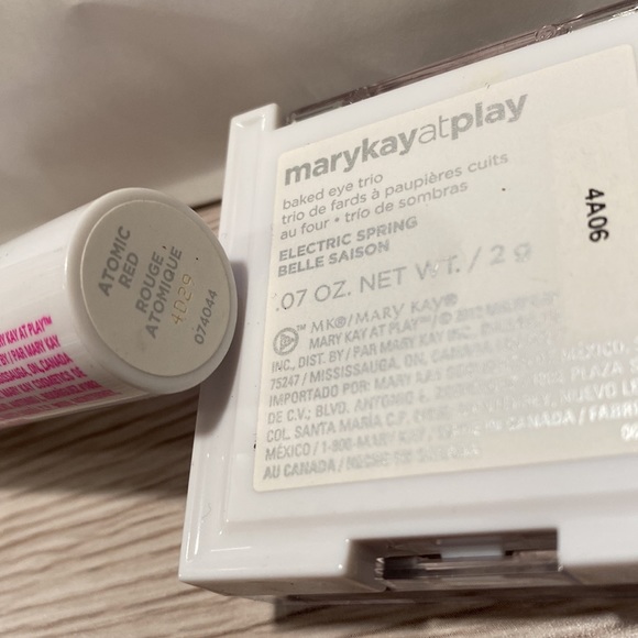 Mary Kay at play eyeshadow & tinted balm set - Picture 5 of 5